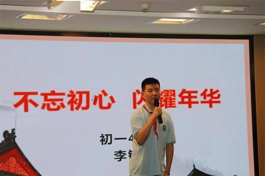 苏菲亚和安伯的休闲装